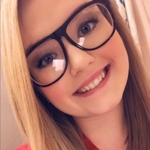 Meet your Posher, Carli